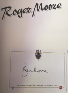 Umfangreiches Buch über ROGER MOORE - mit ORIGINALER SIGNATUR !! - England 1983