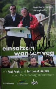 HANDSIGNIERT von AXEL PRAHL - Buch "Einsatzort Wanderweg"