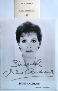 JULIE ANDREWS - Autogrammfoto mit gedruckter Unterschrift +