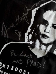 JULIETTE LEWIS - HANDSIGNIERTER Stoffbeutel - MUGSHOT Motiv