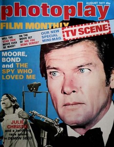 ROGER MOORE - Titelheld der "photoplay" von 1977 - JAMES BOND / 007