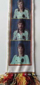Fanschal der DEUTSCHEN FUSSBALL NATIONALMANNSCHAFT 1982 - mit Fotos