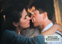 HANDSIGNIERT von BARBARA AUER - Presseheft zum Film "Herzlich Willkommen"