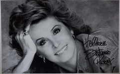 Foto - STEFANIE POWERS mit gedrucktem Autogramm +
