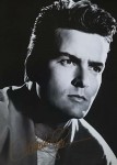 Schönes s/w Foto - CHARLIE SHEEN mit gedruckter Unterschrift