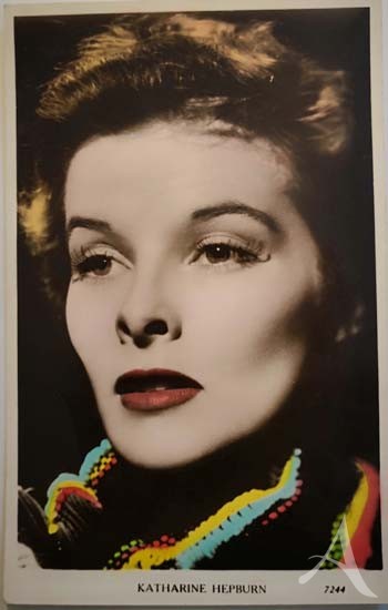Colorierte "echt-Foto" Postkarte - KATHARINE HEPBURN Colorierte "echt-Foto" Postkarte - KATHARINE HEPBURN