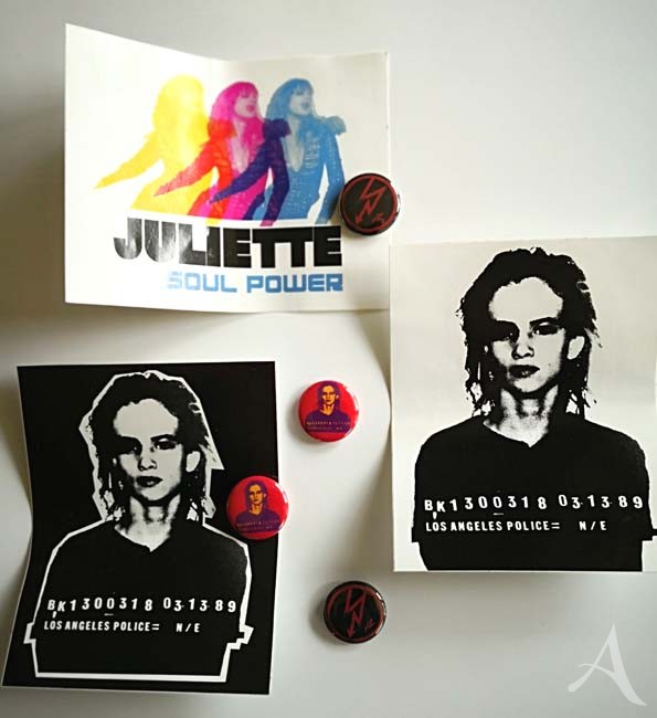 JULIETTE LEWIS - 4 BUTTONS + 3 STICKER - RARITÄT JULIETTE LEWIS - 4 BUTTONS + 3 STICKER - RARITÄT