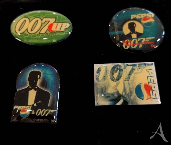 Lot aus 4 Werbepins: JAMES BOND - 007 - "Stirb an einem anderen Tag" - 2002 Lot aus 4 Werbepins: JAMES BOND - 007 - "Stirb an einem anderen Tag" - 2002