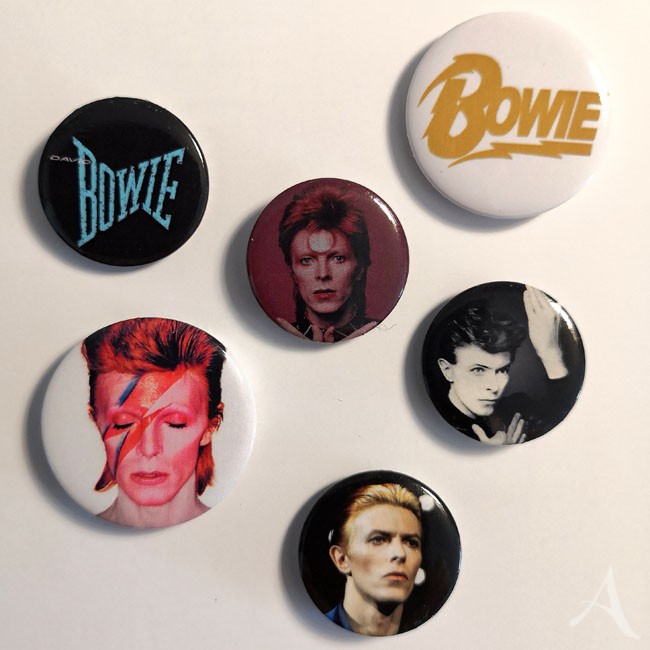 6 verschiedene DAVID BOWIE - Button- Badges - England