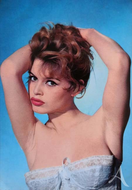 VINTAGE - Postkarte von BRIGITTE BARDOT VINTAGE - Postkarte von BRIGITTE BARDOT