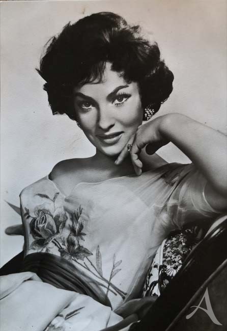 Postkarte - GINA LOLLOBRIGIDA - ungelaufen - VINTAGE ! Postkarte - GINA LOLLOBRIGIDA - ungelaufen - VINTAGE !