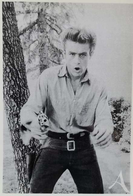 Postkarte - JAMES DEAN - cooles Revolver- Motiv - ungelaufen - England Postkarte - JAMES DEAN - cooles Revolver- Motiv - ungelaufen - England