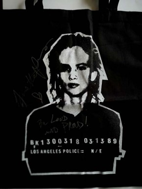 JULIETTE LEWIS - HANDSIGNIERTER Stoffbeutel - MUGSHOT Motiv