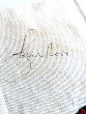 Stoff-Untersetzer "Tomorrow Never Dies"-  HANDSIGNIERT von ROGER MOORE