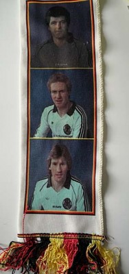 Fanschal der DEUTSCHEN FUSSBALL NATIONALMANNSCHAFT 1982 - mit Fotos